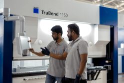 Two TRUMPF Technicians are looking at parameters of a TRUMPF bending machine