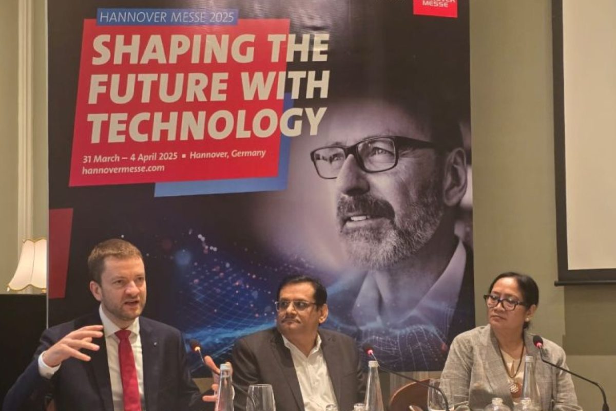 (L-R) Hubertus von Monschaw, Global Director of Trade Fair and Product Management at Hannover Messe; C. H. Nadiger, Regional Director, EEPC India; Geeta Bisht, CEO, Hannover Milano Fairs India Pvt. Ltd