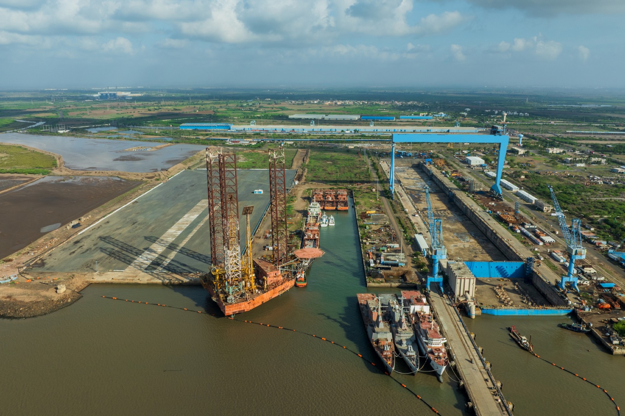 SDHI and Varex to manufacture cargo and vehicle inspection systems in India